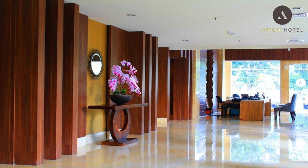 Arch Hotel Bogor Exteriör bild