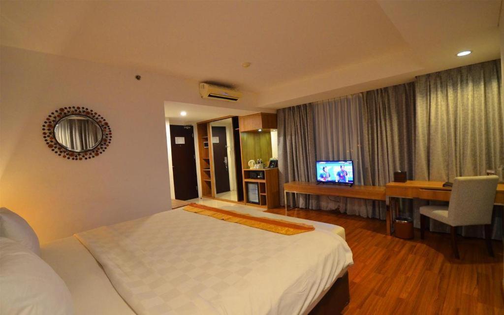 Arch Hotel Bogor Exteriör bild