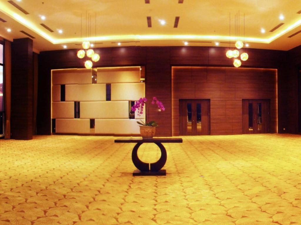Arch Hotel Bogor Exteriör bild